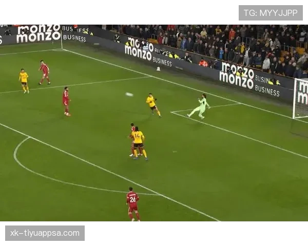 利物浦防线漏洞问题逐步显现，进攻依赖加重对赛季走势形成制约