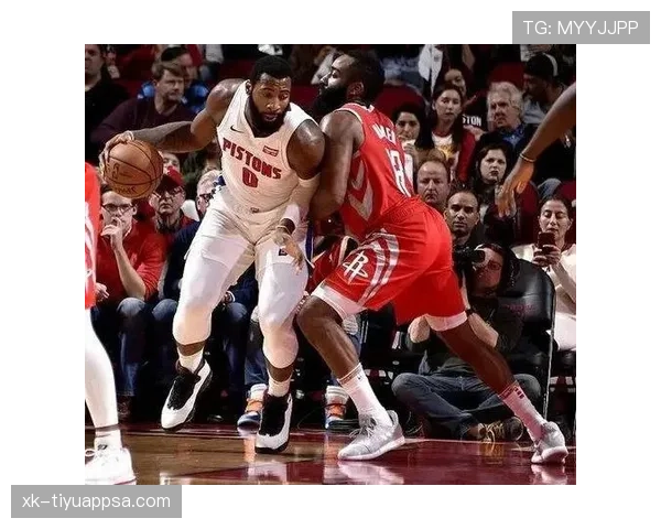 海耶斯内线强攻主导进攻，低位效率领跑全队